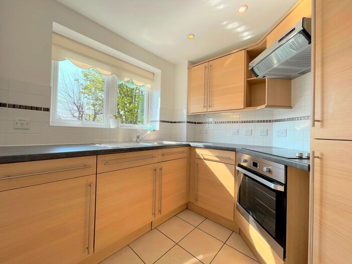 1 Bedroom Property To Rent In Snakes Lane West, Woodford Green, IG8