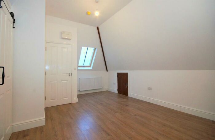 Studio To Rent In High Street, Pinner, HA5