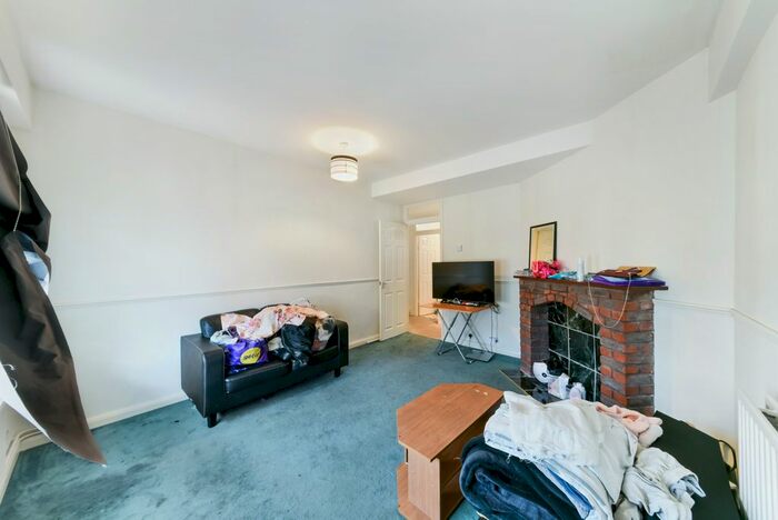 1 Bedroom Flat To Rent In Lynton Estate, Lynton Road, London, SE1