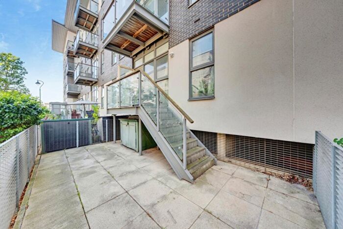 1 Bedroom Flat For Sale In Clovelly Place, Greenhithe, Kent, DA9