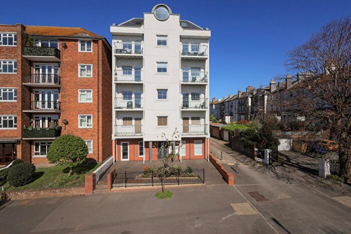 2 Bedroom Flat For Sale In The Avenue, Eastbourne, BN21