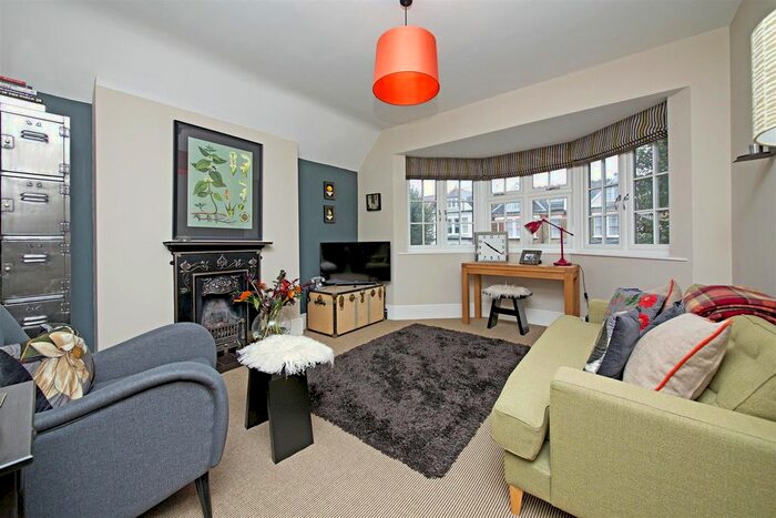 2 Bedroom Flat To Rent In Arundel Gardens, London N21