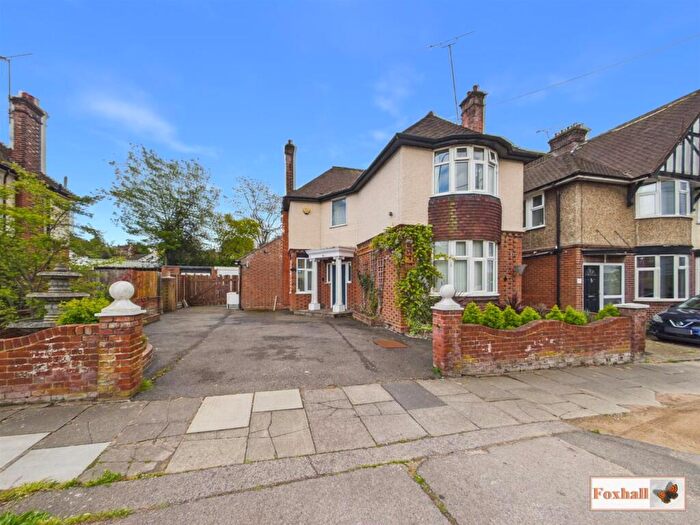 3 Bedroom Detached House For Sale In Valley Road, Ipswich, IP1