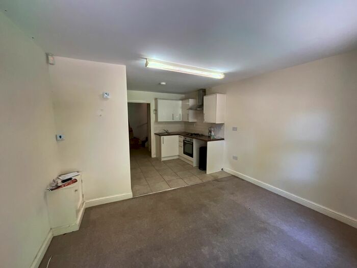 1 Bedroom Detached House To Rent In Garfield Road, Nottingham, NG7