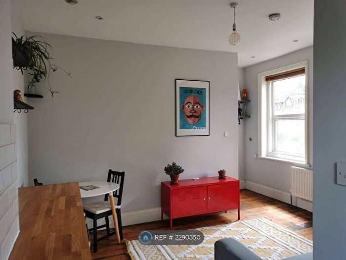 1 Bedroom Flat To Rent In Ambleside Ave, London, SW16