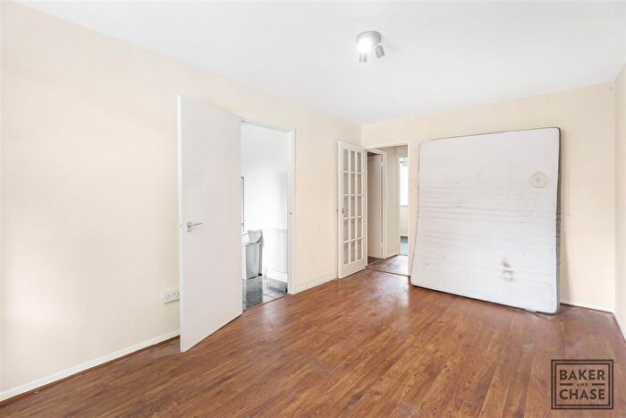 1 Bedroom Flat To Rent In Gladbeck Way, Enfield, EN2
