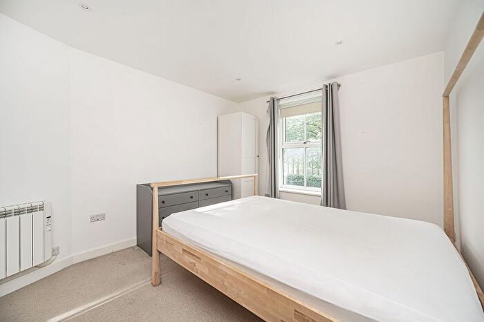 2 Bedroom Flat To Rent In Cadogan Terrace, Hackney, London, E9