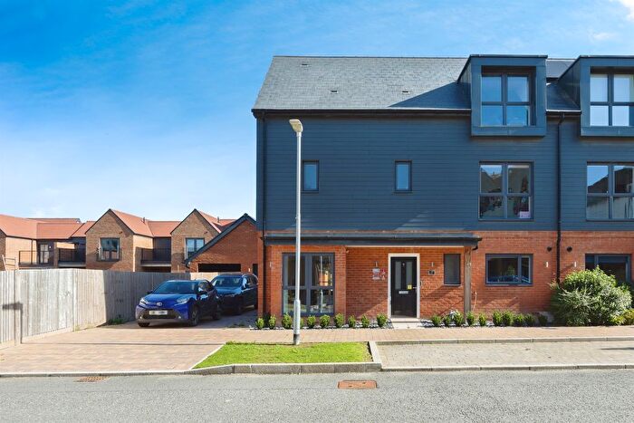 5 Bedroom Property For Sale In Highwood Drive, Chilmington Green, Ashford, TN23