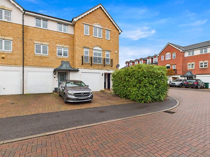 5 Bedroom End Of Terrace House To Rent In Bowater Gardens, Sunbury-On-Thames, TW16