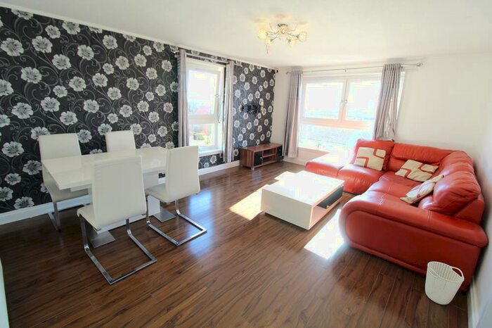 3 Bedroom Flat To Rent In Balgownie Way, Second Floor, AB22