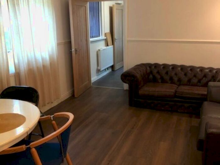 2 Bedroom Flat To Rent In Claude Road, Roath, Cardiff, CF24