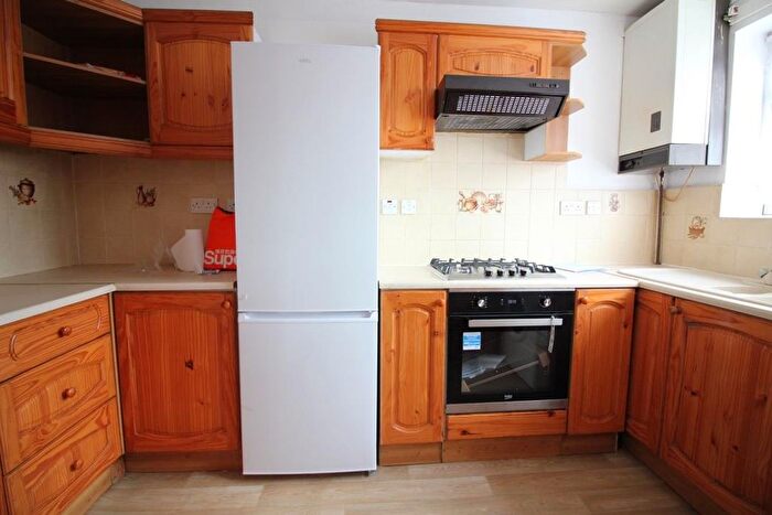 3 Bedroom Flat To Rent In Alderson Place, Southall, UB2
