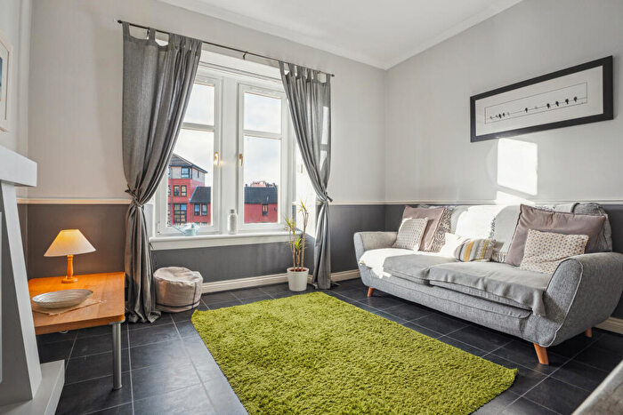 2 Bedroom Flat For Sale In / Clarendon Place, Glasgow, G20