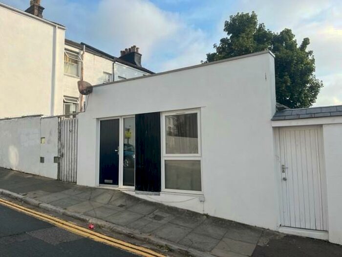 2 Bedroom House To Rent In Park Crescent Road, Brighton, BN2
