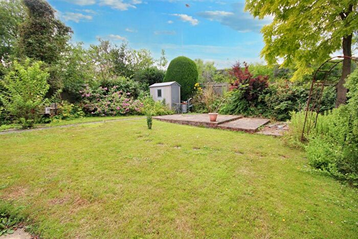 2 Bedroom Bungalow For Sale In Queen Eleanors Road, Guildford, GU2