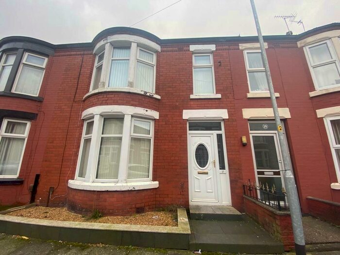 3 Bedroom House To Rent In Bishop Road, CH44