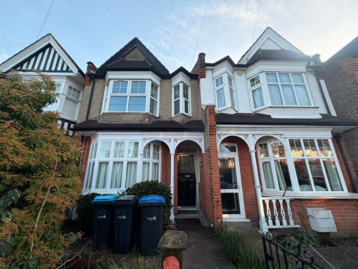 1 Bedroom Flat To Rent In New River Crescent, N13