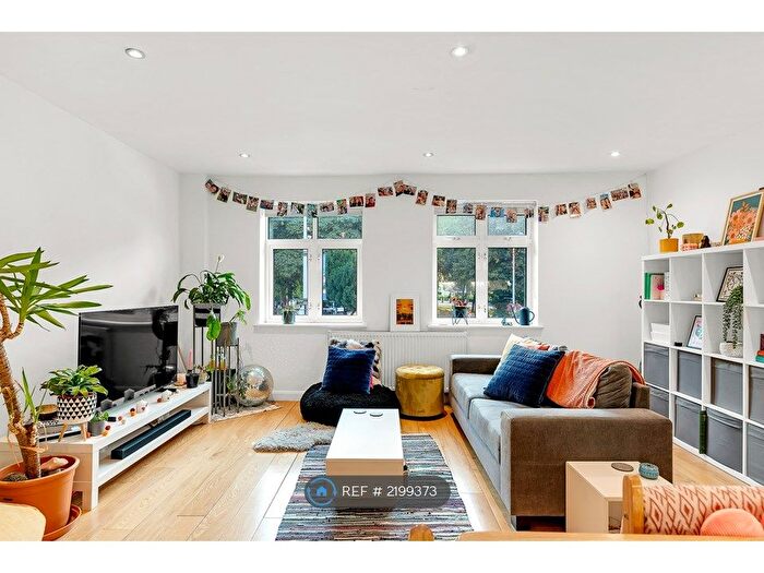 2 Bedroom Flat To Rent In The Green, London, W5