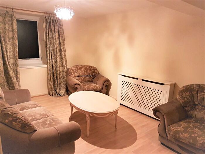 2 Bedroom Flat To Rent In Cadiz Street, Edinburgh, EH6