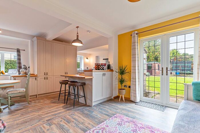 3 Bedroom Semi-Detached House For Sale In Llanwern Road, Newport, NP19