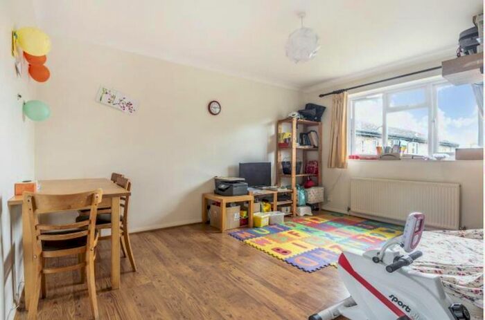 1 Bedroom Flat To Rent In Millway Close, Oxford, OX2