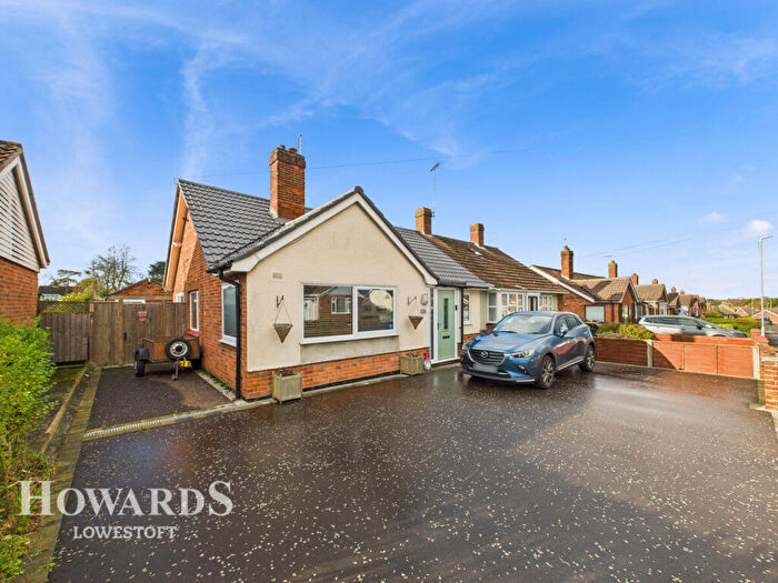 4 Bedroom Semi-Detached Bungalow For Sale In Loxley Road, Lowestoft, NR33