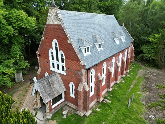 1 Bedroom Apartment For Sale In Chertsey, Surrey, KT16