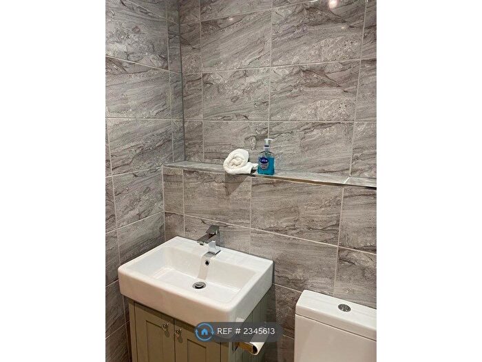 1 Bedroom Flat To Rent In Whalley Range, Manchester, M16