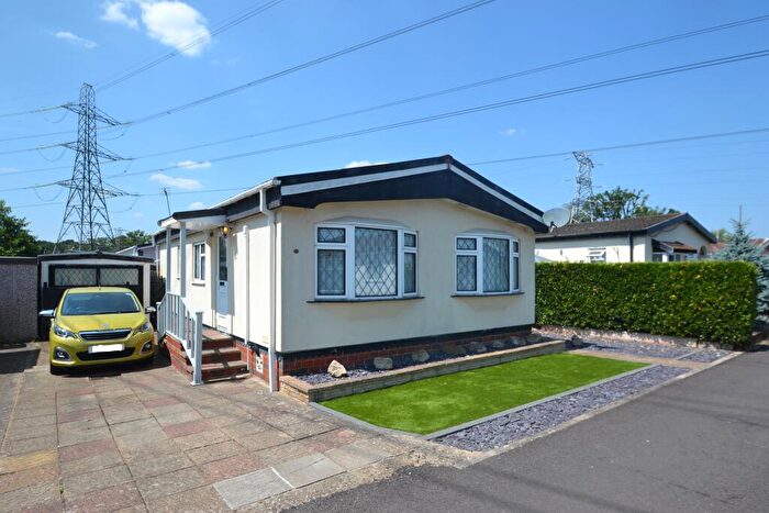 2 Bedroom Park Home For Sale In Wey Meadows, Weybridge, KT13