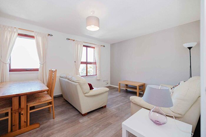 2 Bedroom Flat To Rent In L – Harrismith Place, Edinburgh, EH7