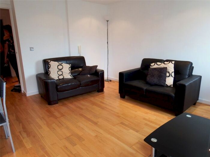 2 Bedroom Flat To Rent In Gotts Road, Leeds, LS12