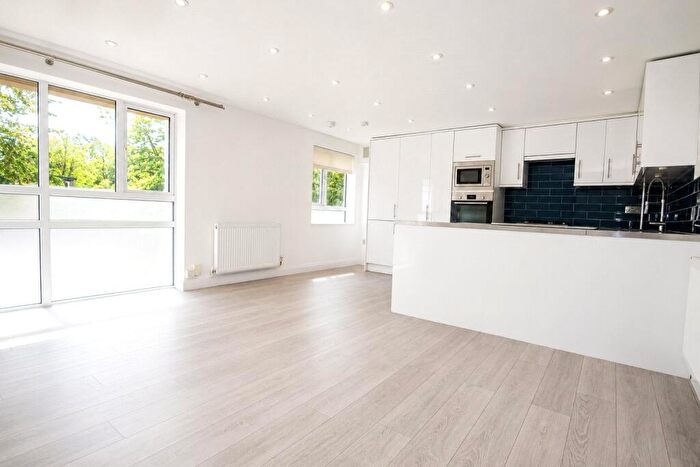 2 Bedroom Apartment To Rent In Cypress Road, London, SE25