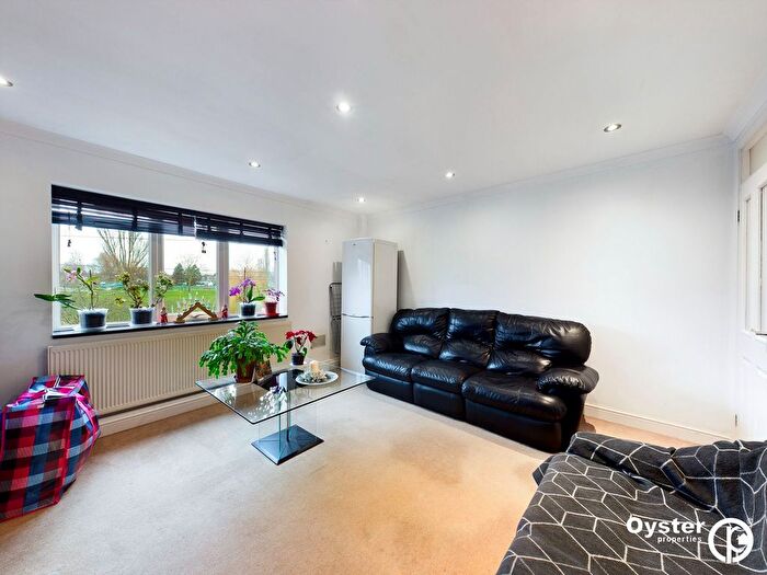 2 Bedroom Flat To Rent In Brook Road, Borehamwood, WD6