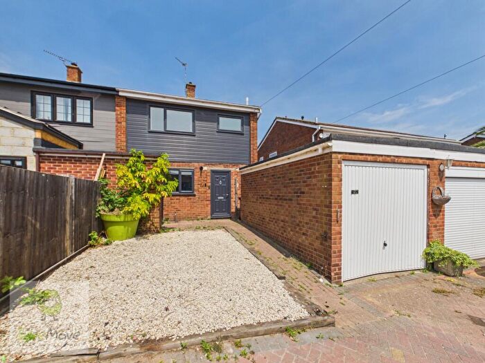3 Bedroom Semi-Detached House For Sale In Avery Way, Allhallows, Rochester, ME3