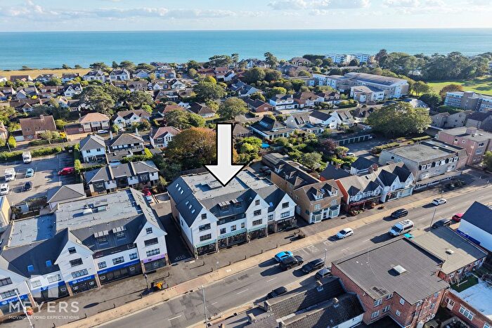 2 Bedroom Flat For Sale In Lymington Road, Christchurch, BH23