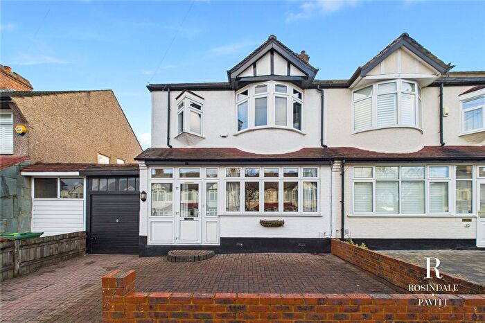 3 Bedroom End Terrace House For Sale In West Avenue, Wallington, SM6