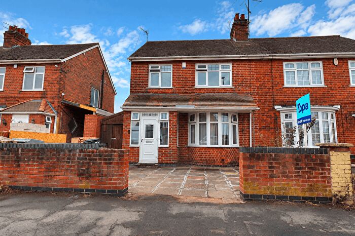 3 Bedroom Semi-Detached House For Sale In Wyvern Avenue, Leicester, LE4