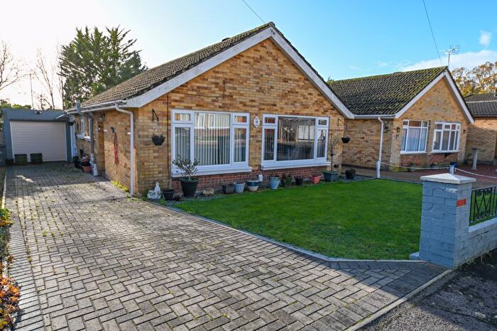 2 Bedroom Detached Bungalow For Sale In Sutton Close, Cowplain, PO8