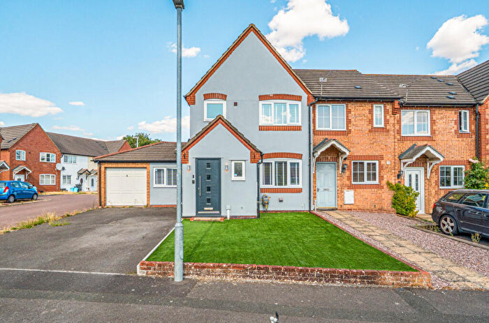 3 Bedroom End Of Terrace House For Sale In May Close, Gorse Hill, Swindon, SN2