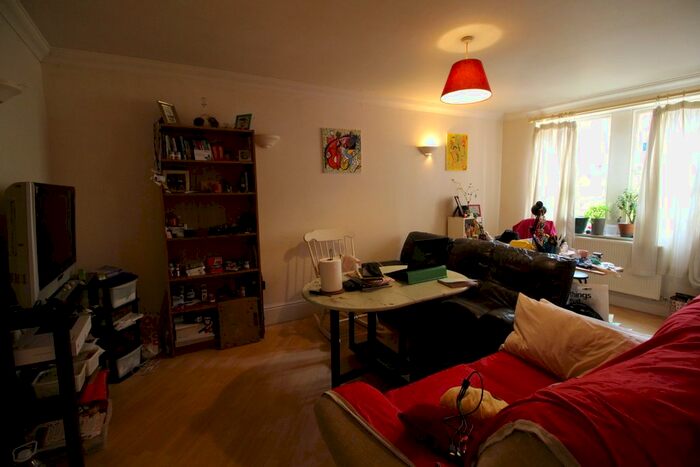 2 Bedroom Maisonette To Rent In Hill House, Southampton, SO14