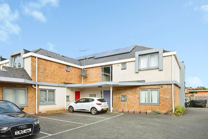 1 Bedroom Flat For Sale In Kingston Road, Leatherhead, Surrey, KT22