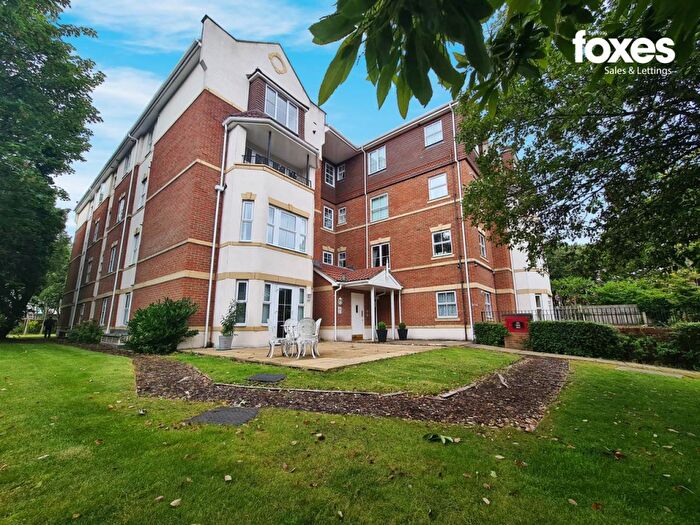 2 Bedroom Apartment To Rent In The Farthings, - Grove Road, Bournemouth, Dorset, BH1