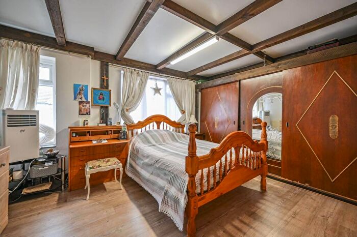 3 Bedroom Terraced House For Sale In Chadwin Road, Plaistow, London, E13