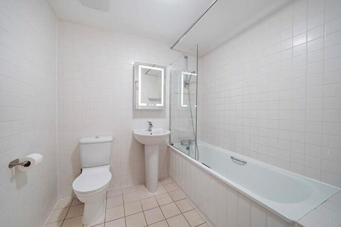 2 Bedroom Apartment To Rent In Palmers Road, Bethnal Green, E2