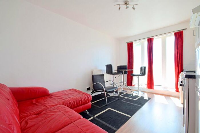 3 Bedroom Flat To Rent In Trulock Road, London, N17