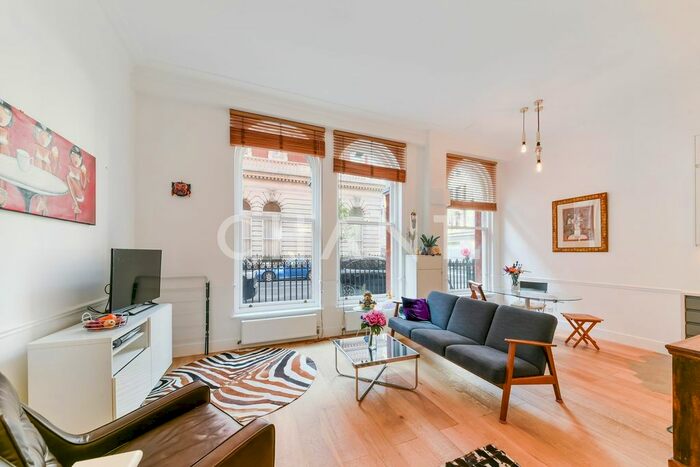 2 Bedroom Flat To Rent In Berners Street, London, W1T
