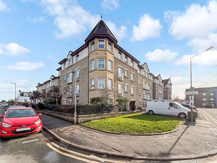 2 Bedroom Flat For Sale In Woodside Walk, Weavers Court, Hamilton, ML3