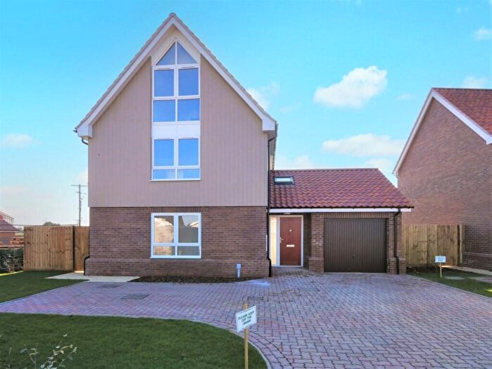 4 Bedroom Detached House For Sale In Spalding Way, Chelmondiston, IP9