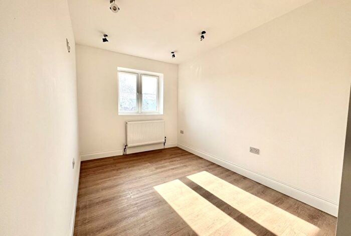 Studio To Rent In Wallcote Avenue, London, NW2