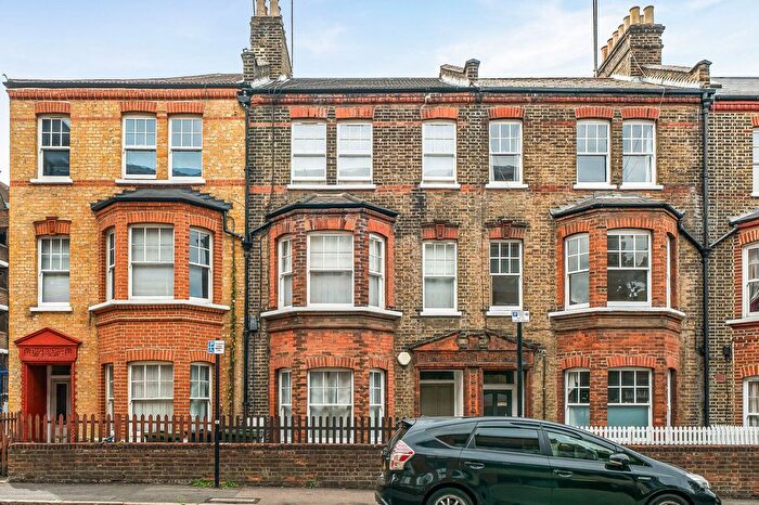 2 Bedroom Flat To Rent In Stewarts Road, Clapham, London, SW8